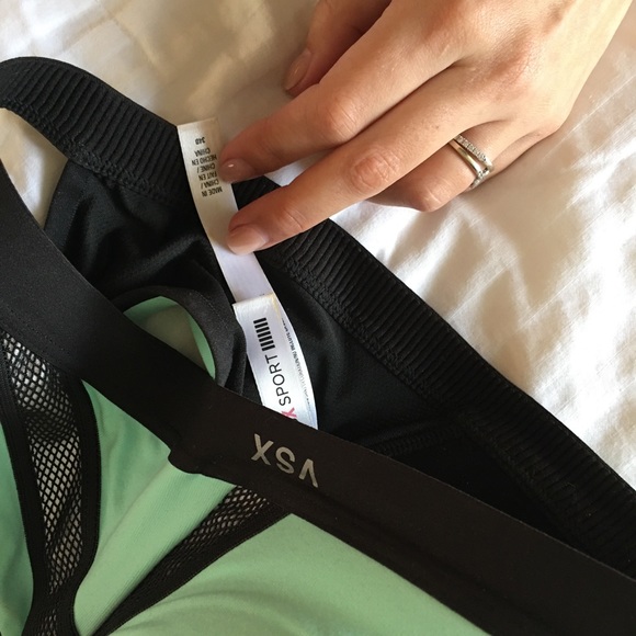 VSX sports Bra - Picture 2 of 3